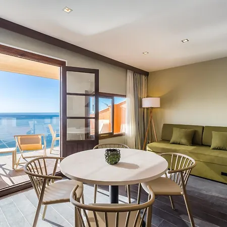 Occidental Pueblo Acantilado